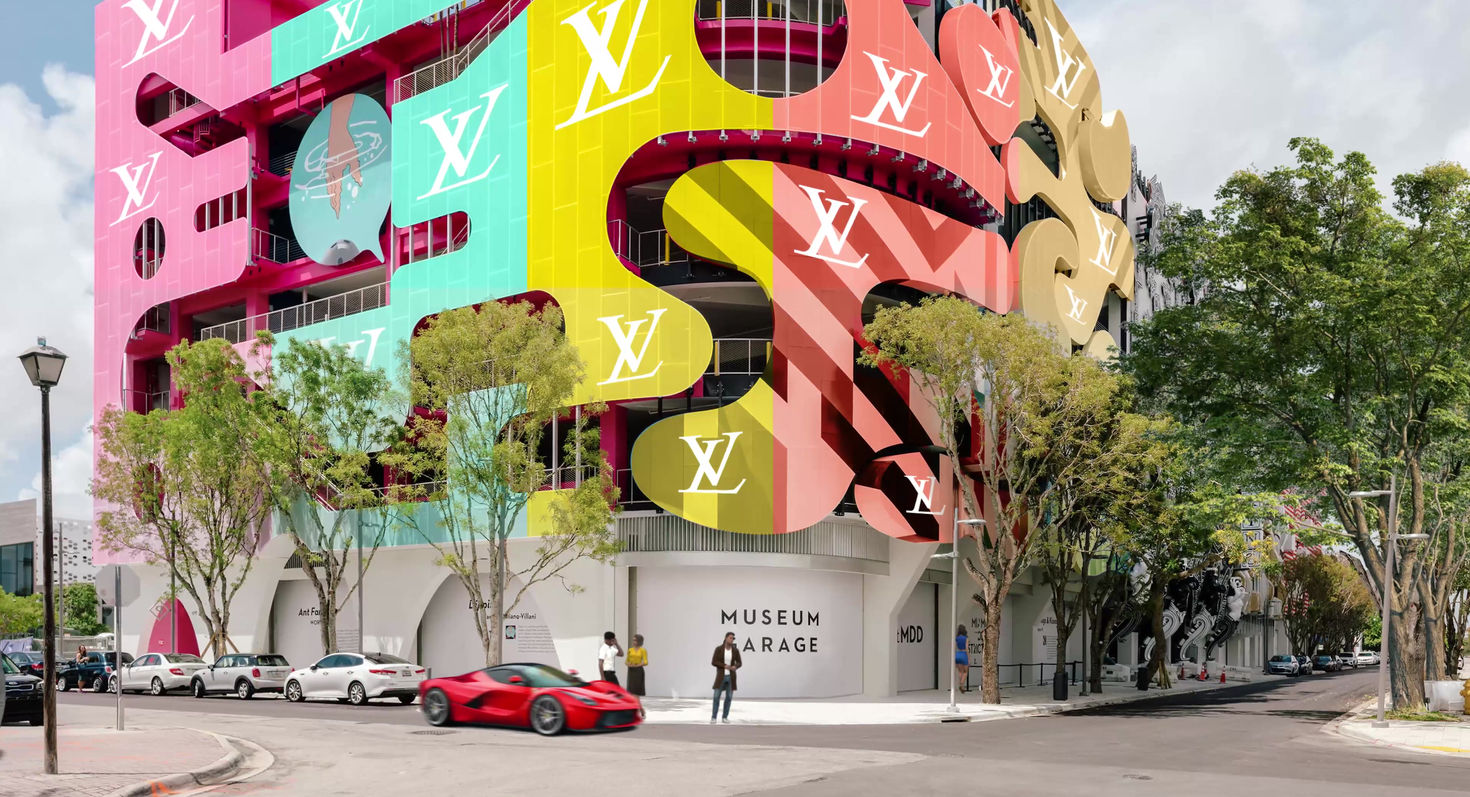 LV Museum Street Scene